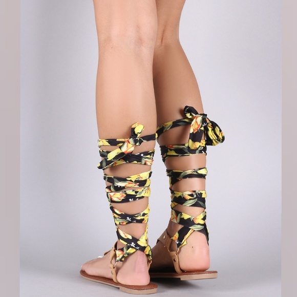 Floral Lace Up V-Strap Thong Flat Sandals - Picture 3 of 3